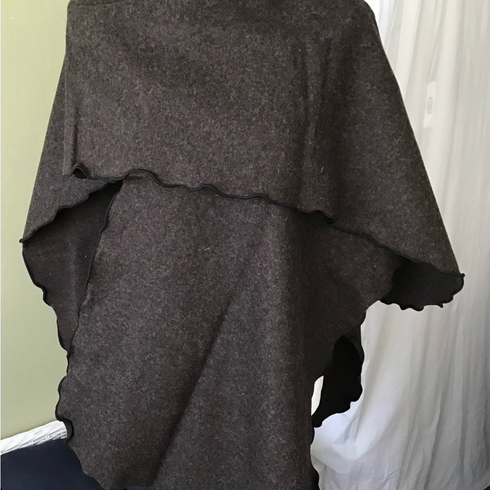 Versatile wool wrap - Picture 2 of 5